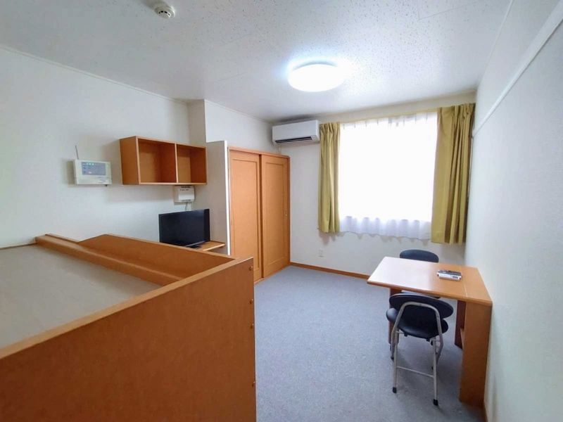 レオパレスクレセント 居間