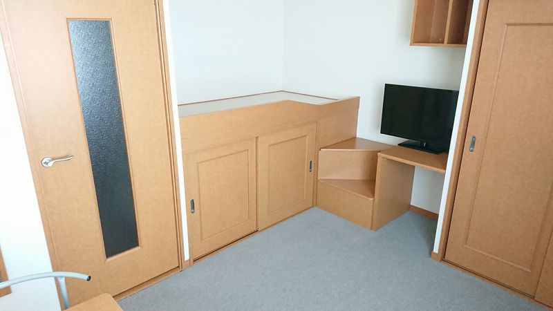 レオパレス一ツ浜 居間