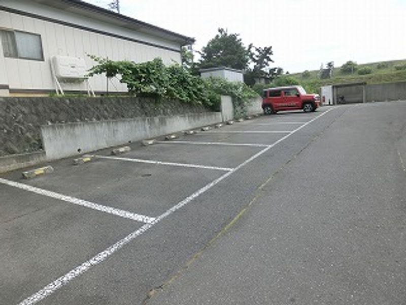 レオパレスまほろばⅢ 駐車場
