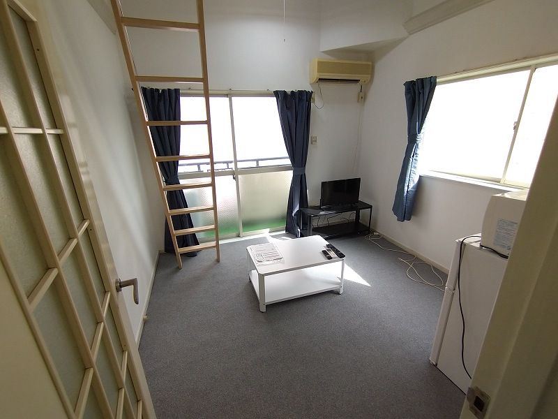 レオパレス上北沢 居間