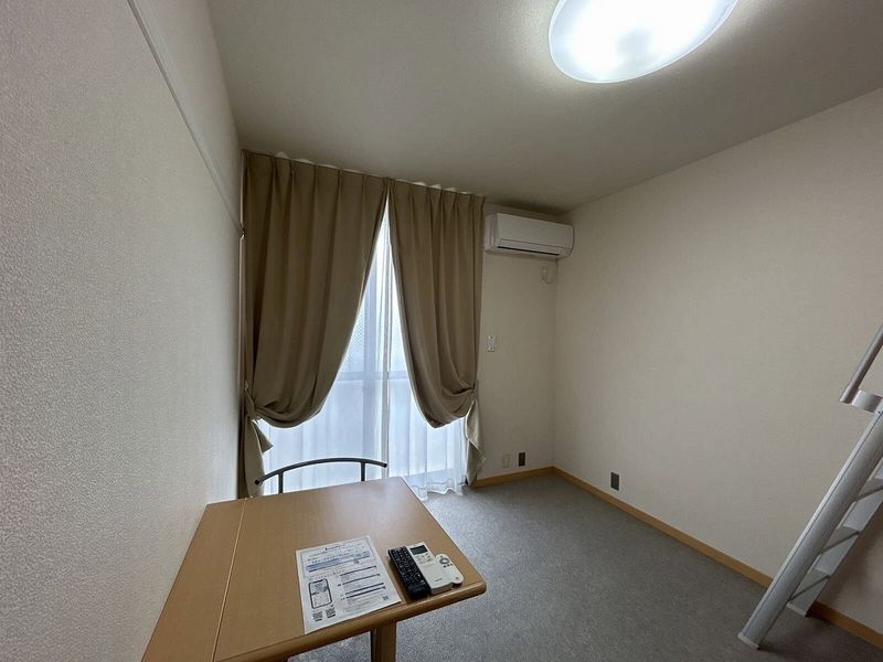 レオパレス神無月 居間