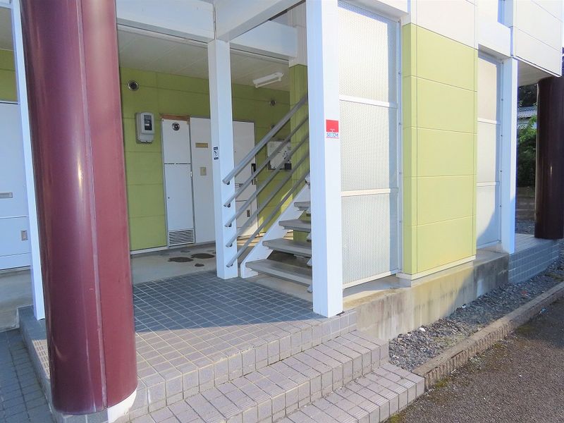 レオパレスちくま エントランス