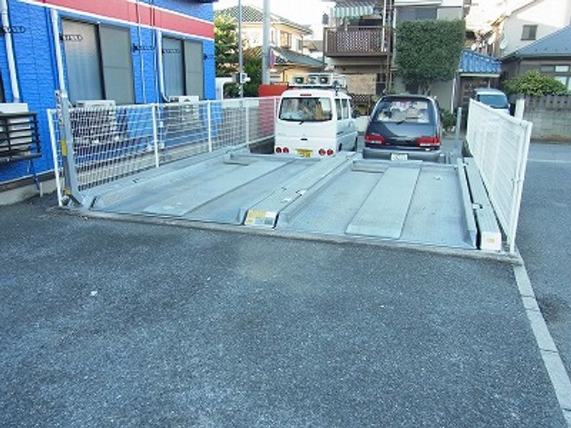 レオパレスＡＮＮＥＸ新川崎 駐車場
