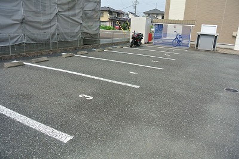 レオネクストエレガン 駐車場