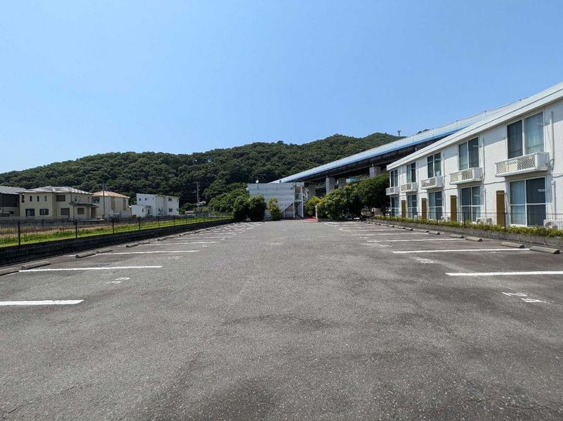 レオパレスサニーハイツ 駐車場