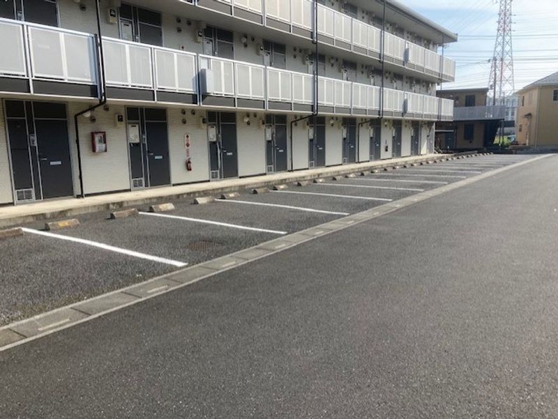 レオパレスサンクワイエットつきのわ 駐車場