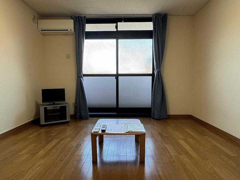 レオパレスＨＡＮＡ 居間