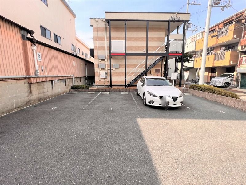 レオパレス優 駐車場