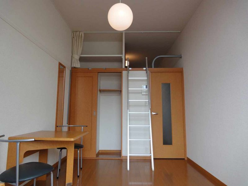 レオパレスエスポワールポルト 居間