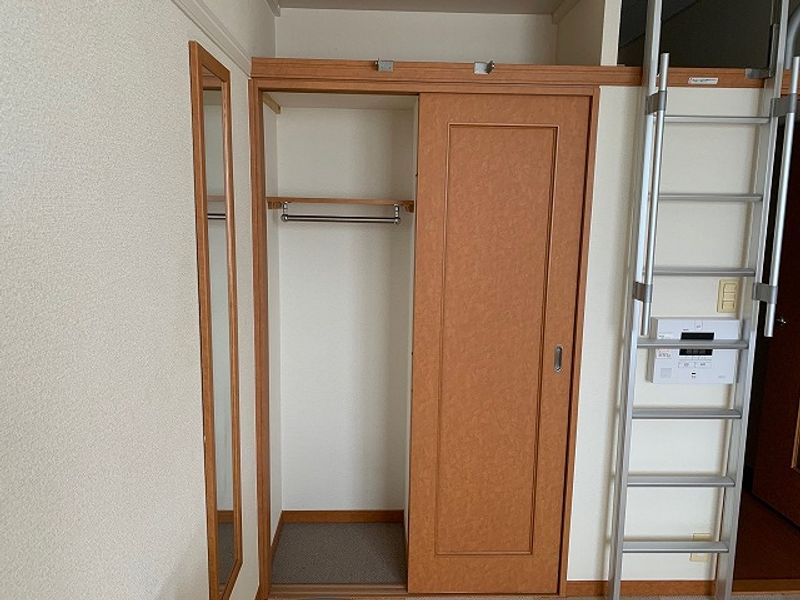 レオパレスアードゥラー 収納
