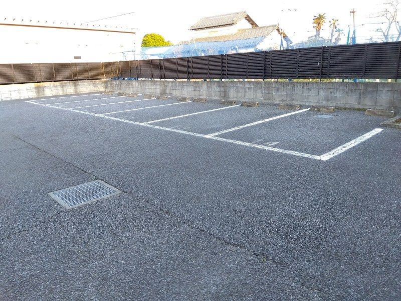 レオパレス白井 駐車場