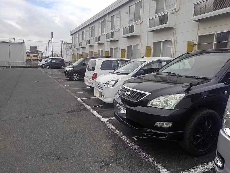 レオパレス三福 駐車場