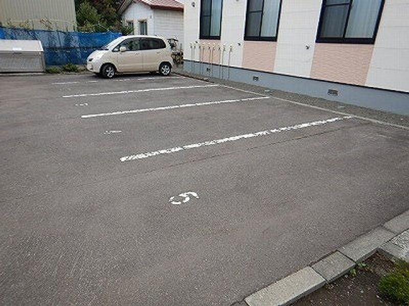 レオパレス大麻新町 駐車場