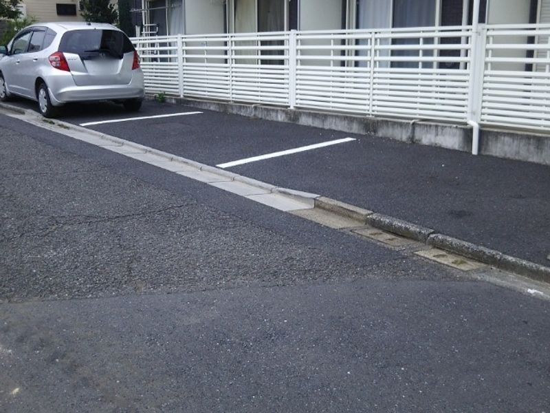 レオネクストコヅチⅥ 駐車場