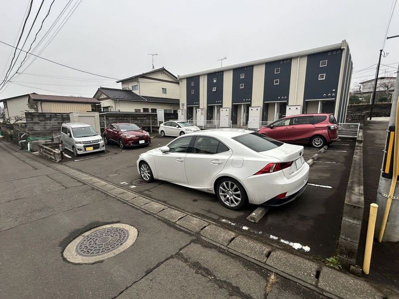 レオネクストシャトレー国見 駐車場