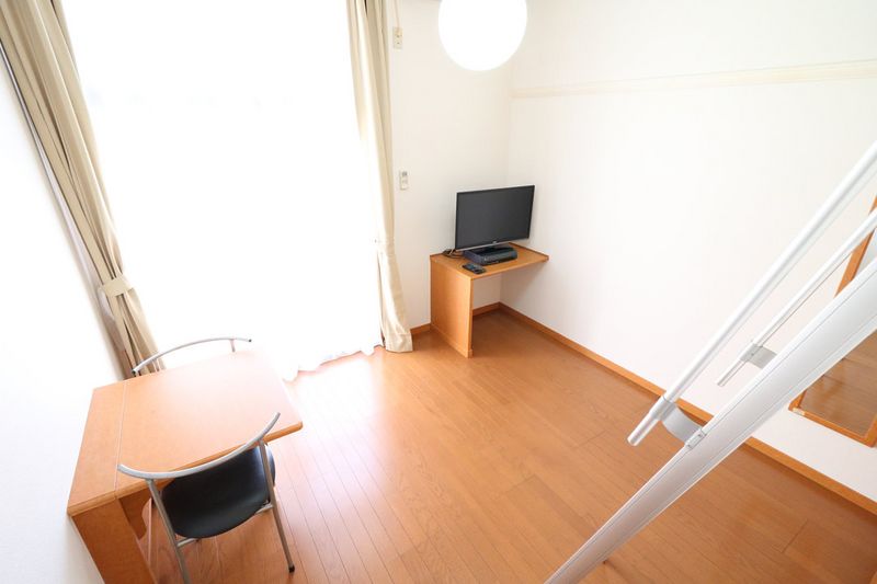 レオパレス宮久保 居間
