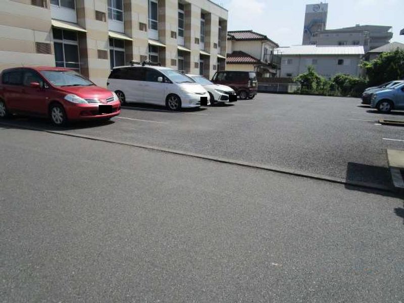 レオパレスリターンオブハピネス 駐車場
