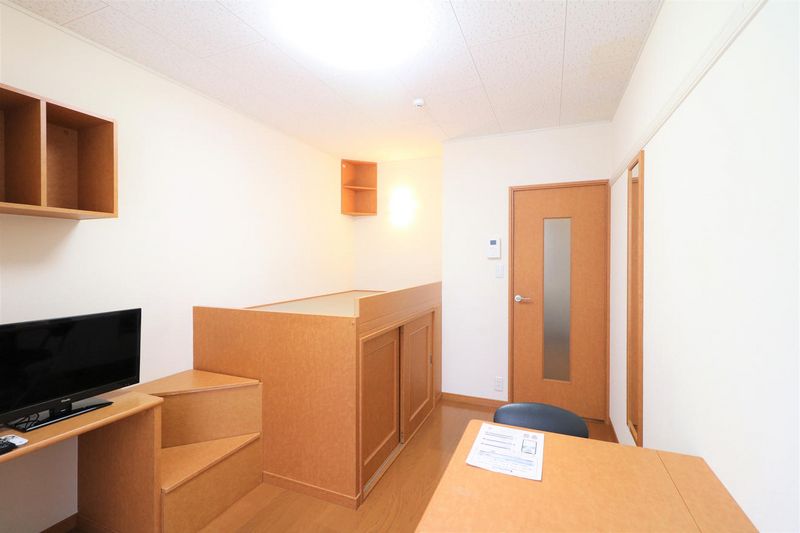 レオパレス蜂ヶ岡 居間