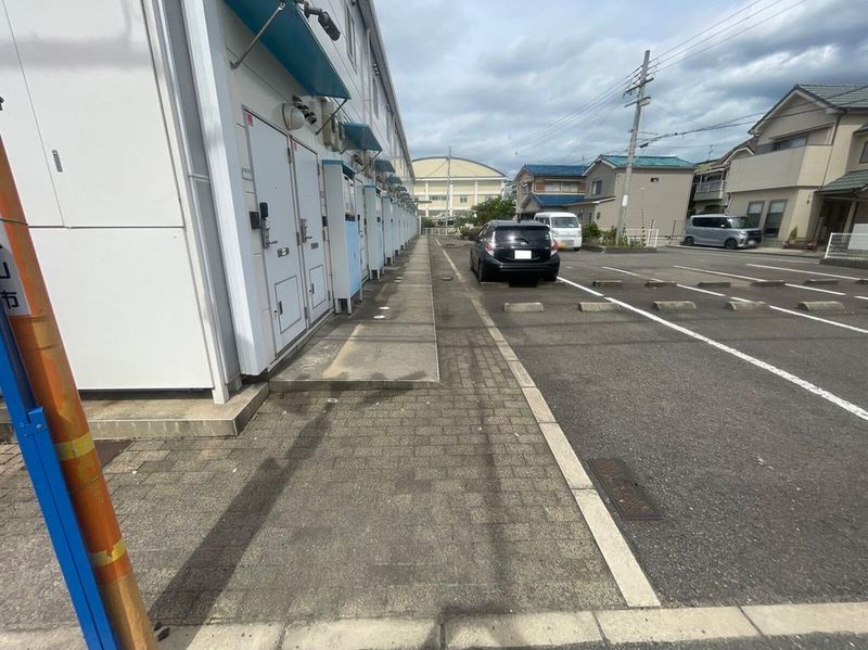 レオパレス松 エントランス