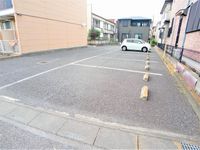 レオパレスクレールＳＫ 駐車場