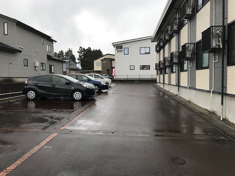 レオパレスアビタシオン 駐車場