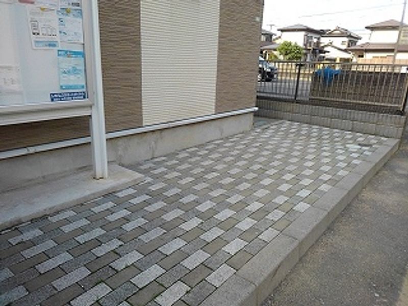 レオネクストハイツやまいち エントランス