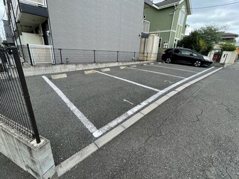 レオパレスソネットアルブル 駐車場