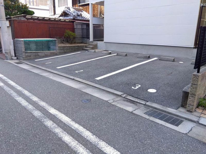 レオパレス桜町 駐車場