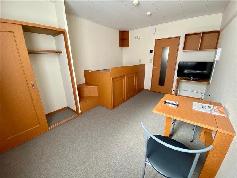 レオパレスウィステーリア平和台 居間