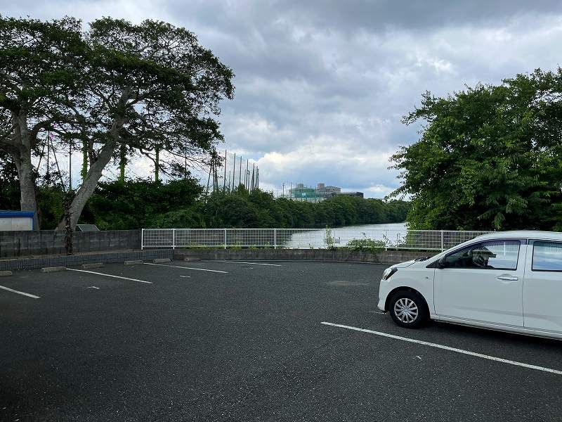 レオパレスレイク 駐車場