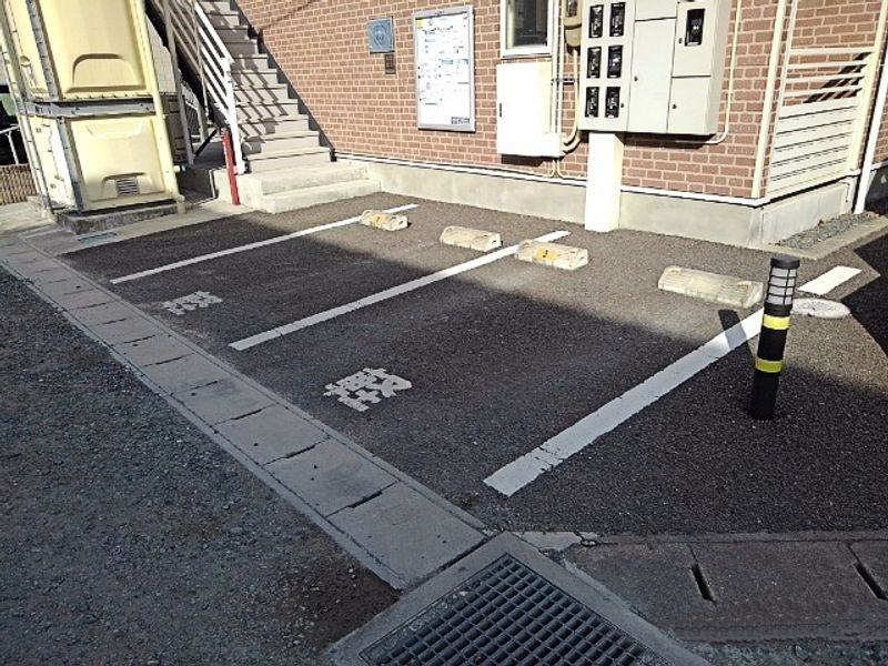 レオネクストポレポレⅡ 駐車場