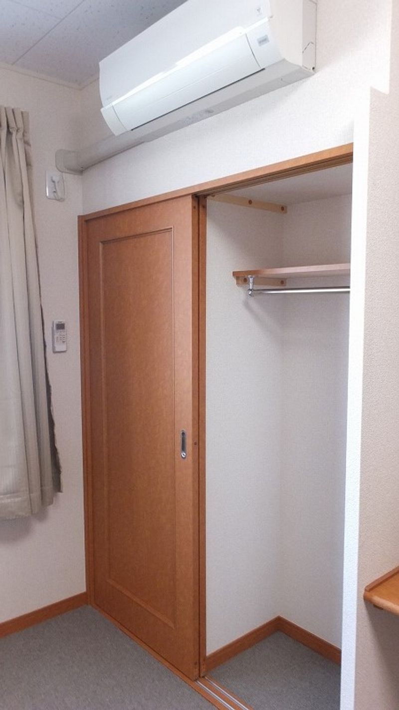 レオパレス西条 収納