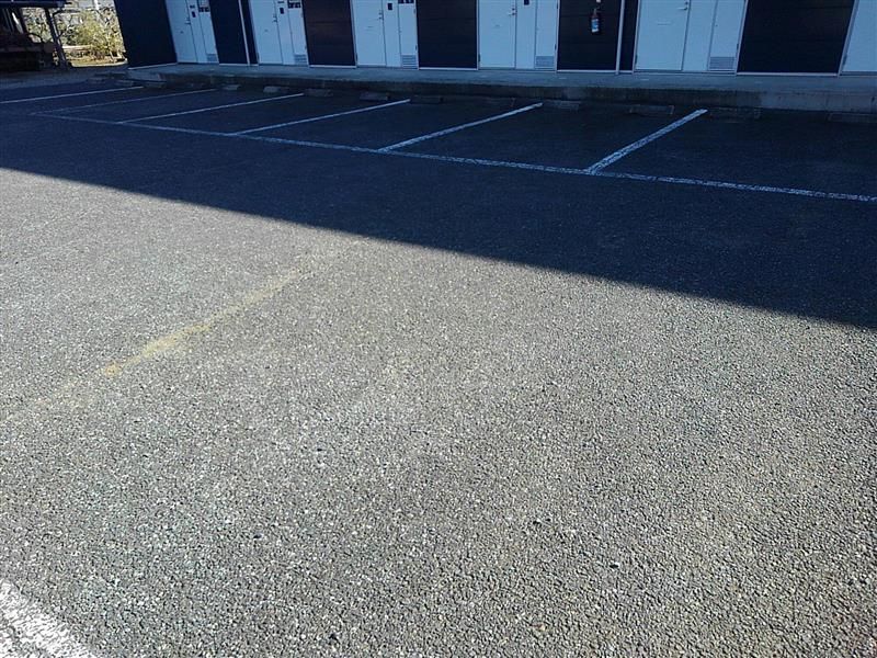 レオパレスアムール 駐車場
