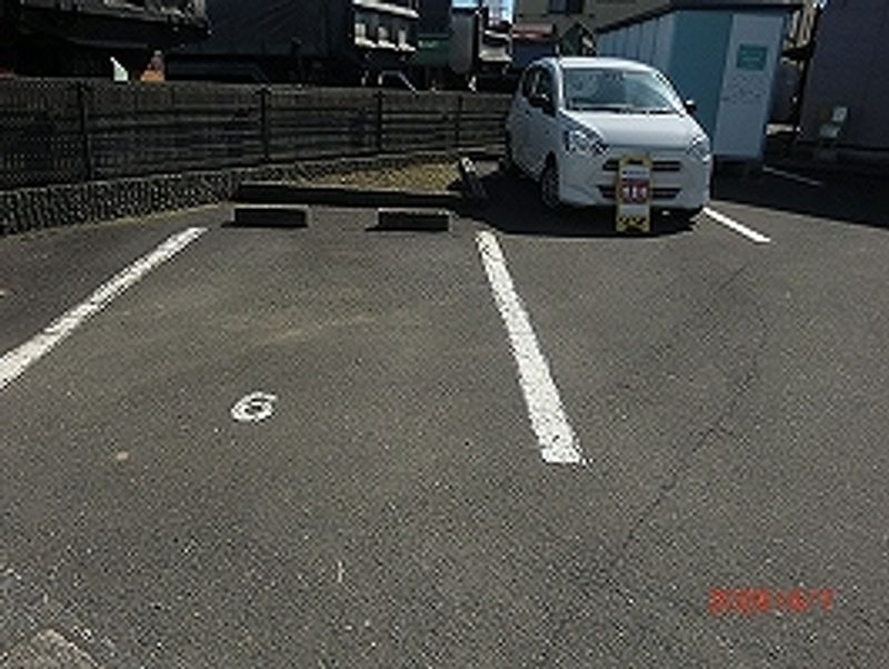 レオパレスワカスギ 駐車場