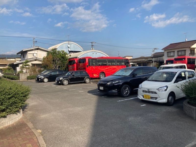 レオパレスやすらぎ 駐車場