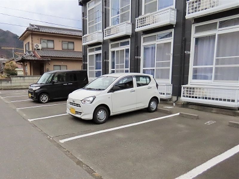 レオパレスドミールⅡ 駐車場