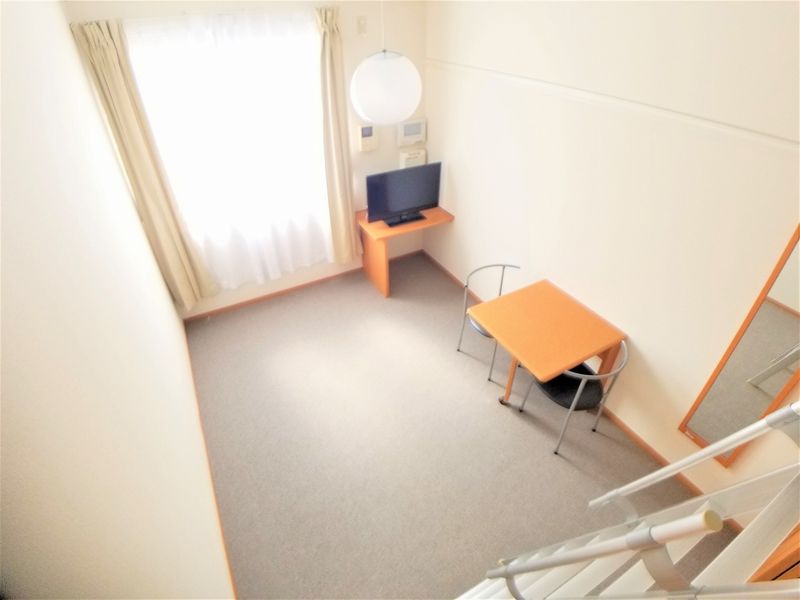 レオパレスＥＬＢＩＥＮ 居間