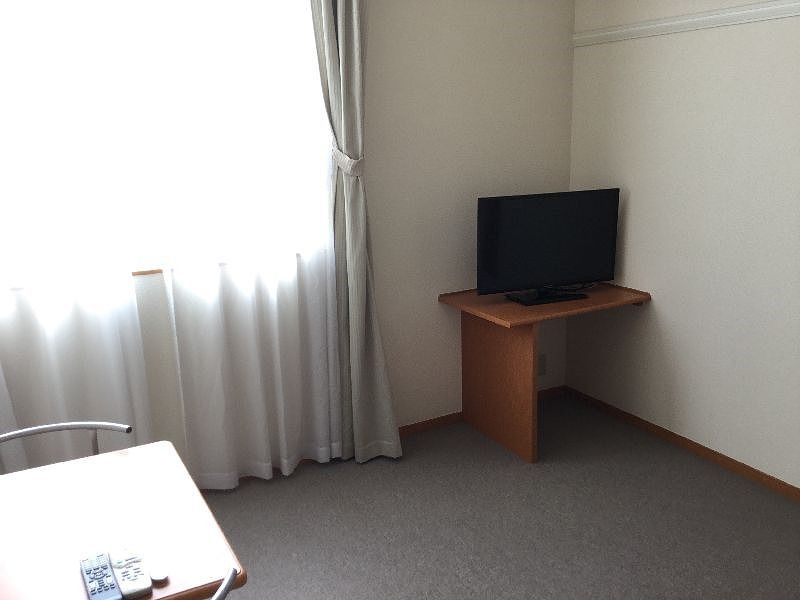 レオパレス方八町 居間