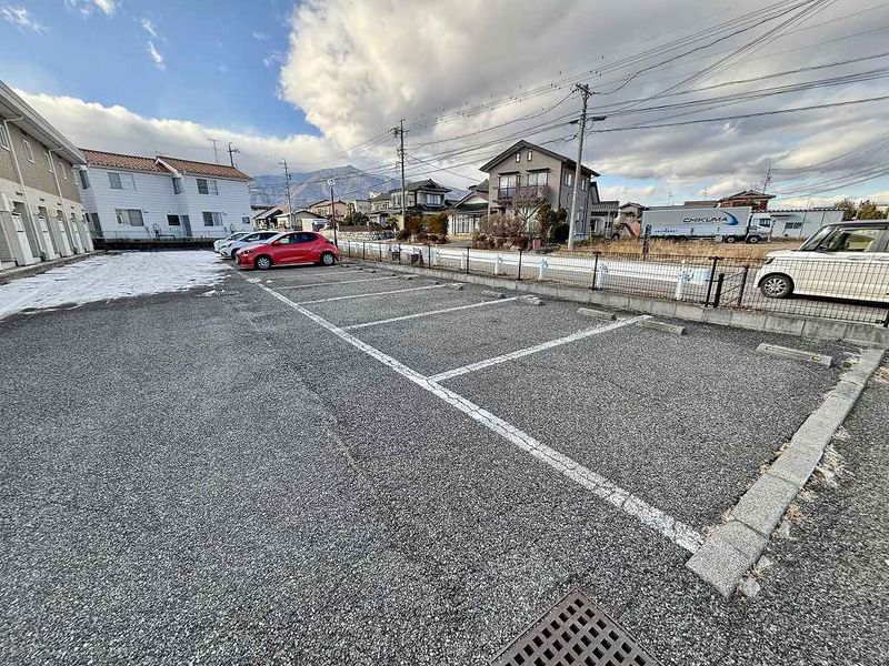 レオパレスユートピア 駐車場