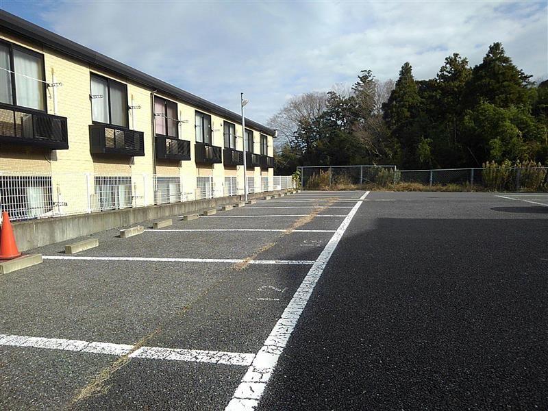 leopalace Mitsu House 停车场