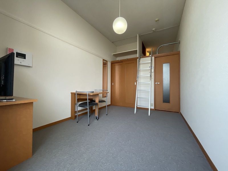 レオパレスネスト中百舌鳥 居間