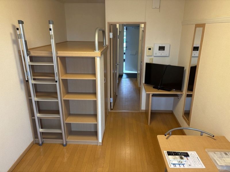 レオパレスブラウンハウス 居間