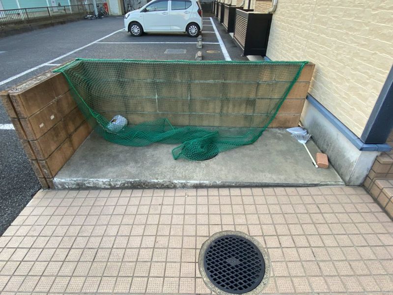 レオパレス茂 駐車場