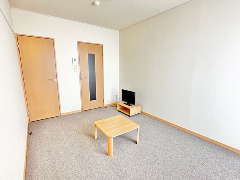 レオパレスウイング北坂戸 居間