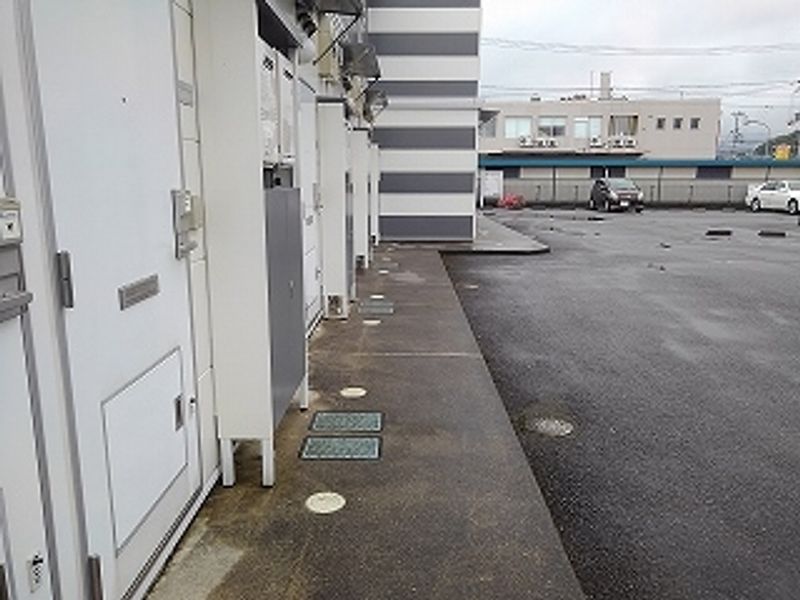 レオパレスゴールドリバー 玄関