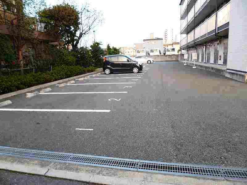レオパレスセイ琴平 駐車場