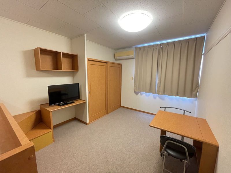 レオパレスシャルマンゾーン照杉 居間