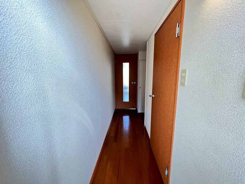 レオパレス行徳 玄関