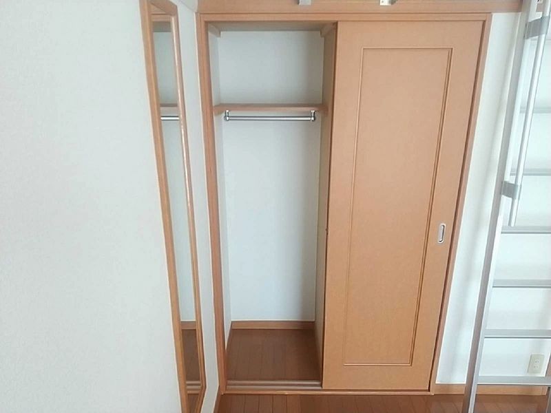 レオパレスコスモス 収納