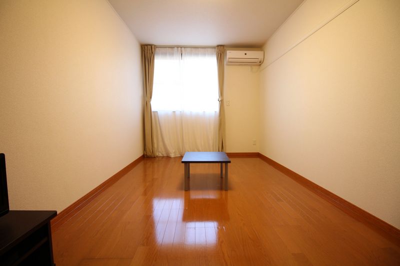 レオパレス寿 居間